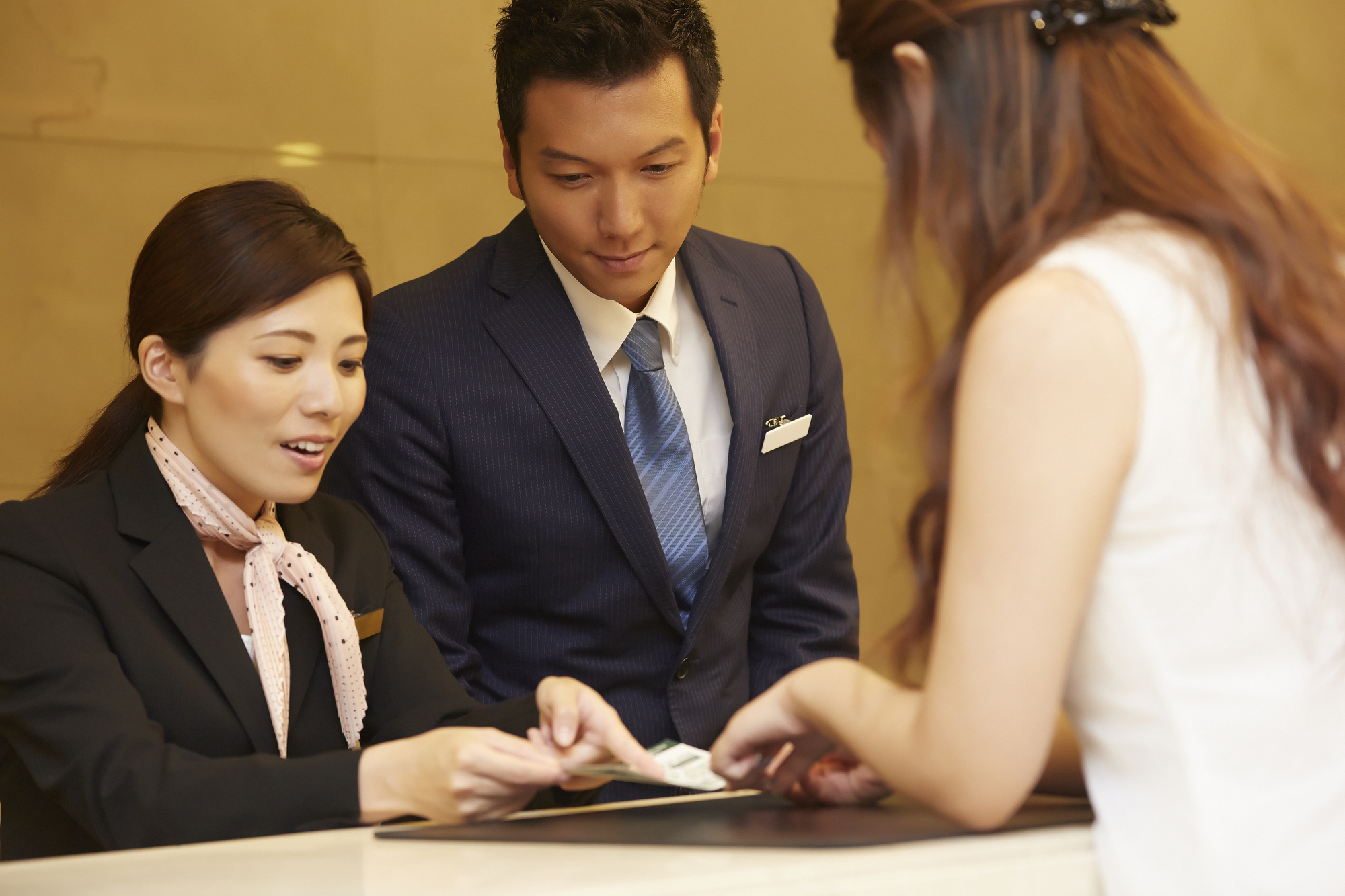 ホテルの人材不足が叫ばれる背景と原因・人材不足を解消する方法